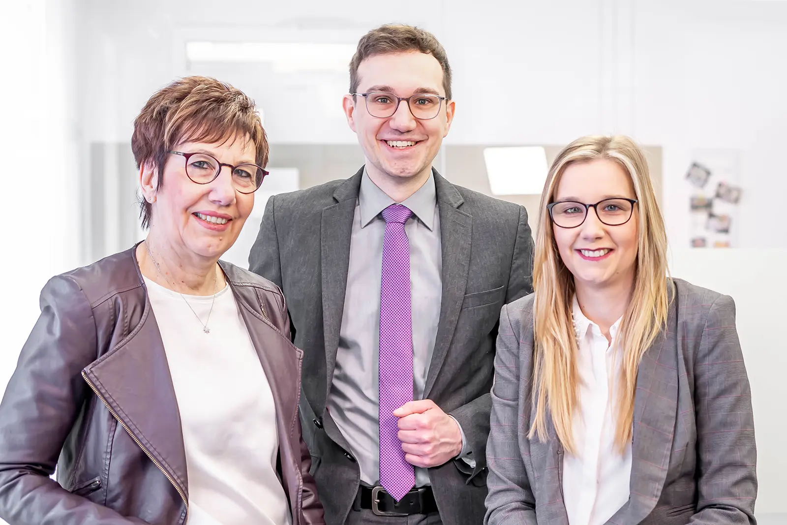 Bestattungsinstitut in Duisburg | Unser Leistungsversprechen | Von der einfühlsamen Beratung auf Basis einer transparenten Kostenstruktur bis hin zur individuellen Abschiedsgestaltung begleiten wir Sie mit Erfahrung und Fachkompetenz.